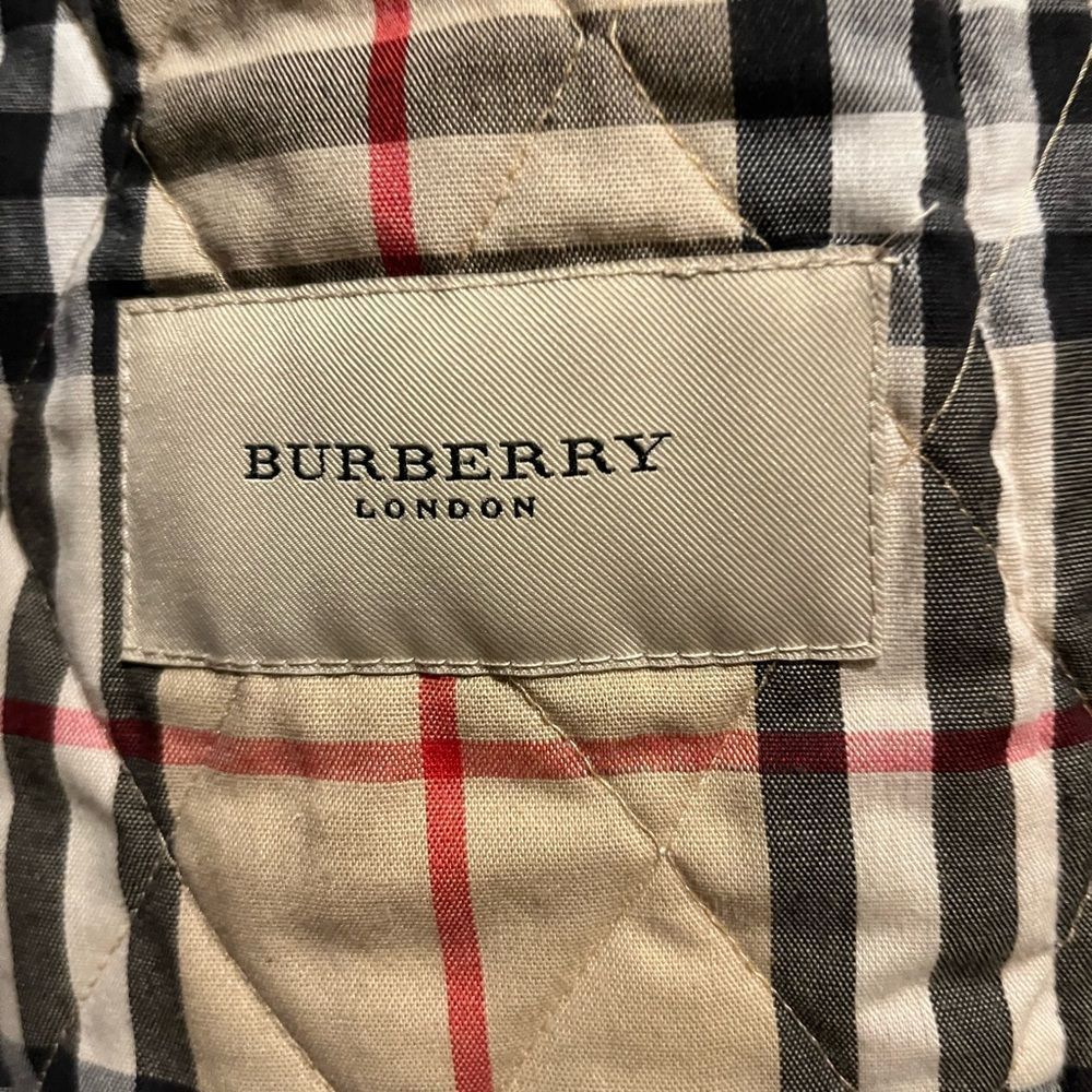 Burberry Quilted Jacket - Excellent condition! Size medium; color cream/beige - Picture 9 of 12